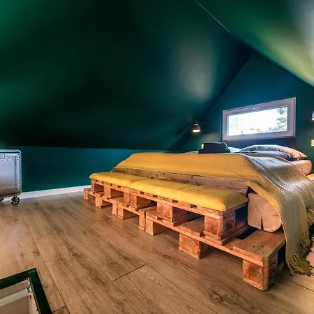 Domandi Mountain Przesieka