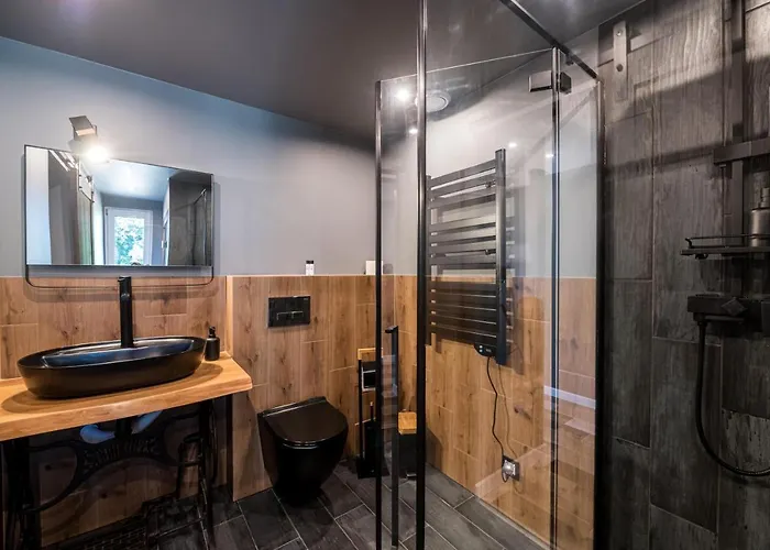 Domandi Mountain Przesieka