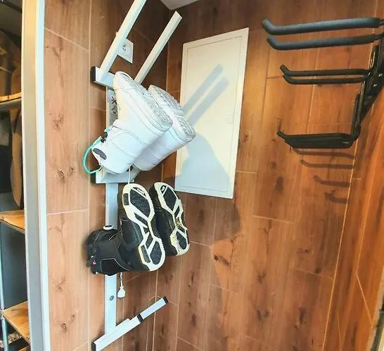 Domandi Mountain Przesieka