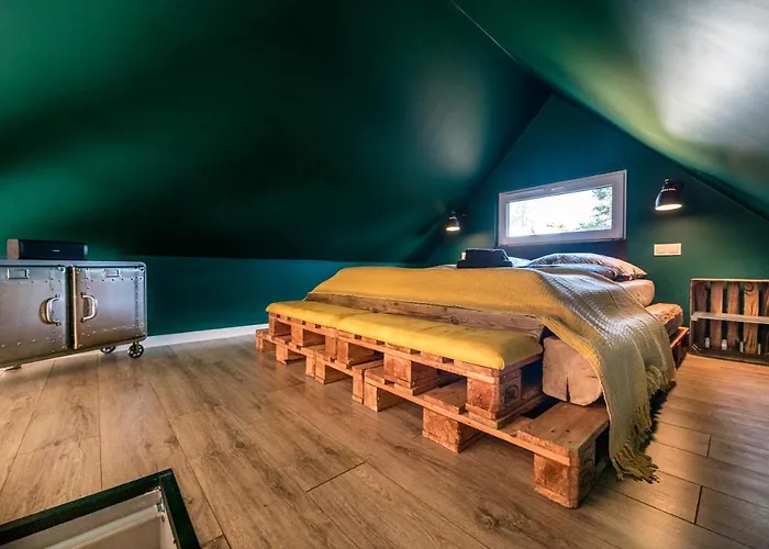 Domandi Mountain Przesieka